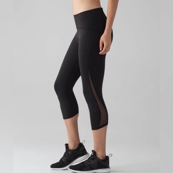 Lululemon 6 Train Times Crop 17" Black Crop Leggings great pre owned condition - Picture 1 of 14